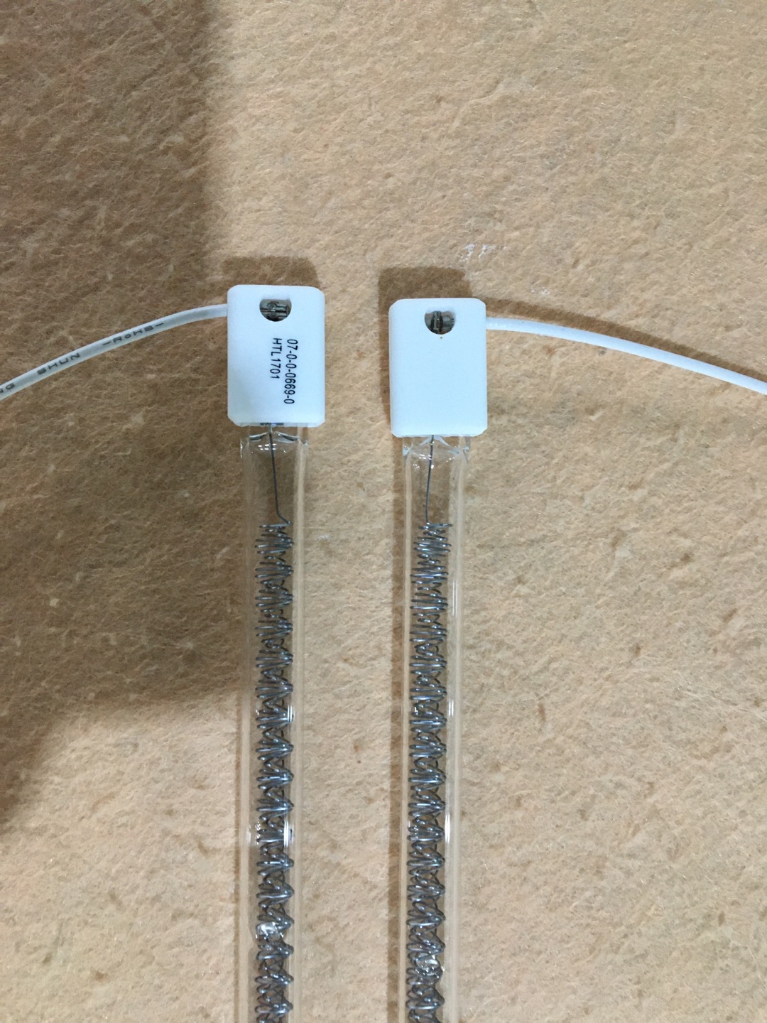 נורת הלוגן באורך בינוני שקופה 480 מ מ 230V 1500W עם קרמיקה SK15