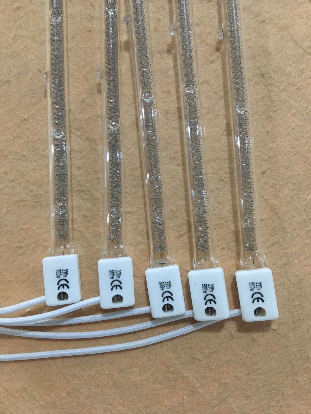נורה הלוגן בעלת עוצמת 300 ואט מסוג R7S IR – לשימוש עם צינורות חימום מסוג קוורץ בחדרי סאונה.